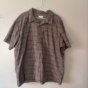 Columbia Omni Shade Short Sleeve Button Up XXL. Dark gray plaid.